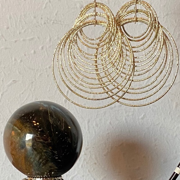 NEW! 3 Interlocking Circle Groups, Hoop Earrings - Picture 3 of 5